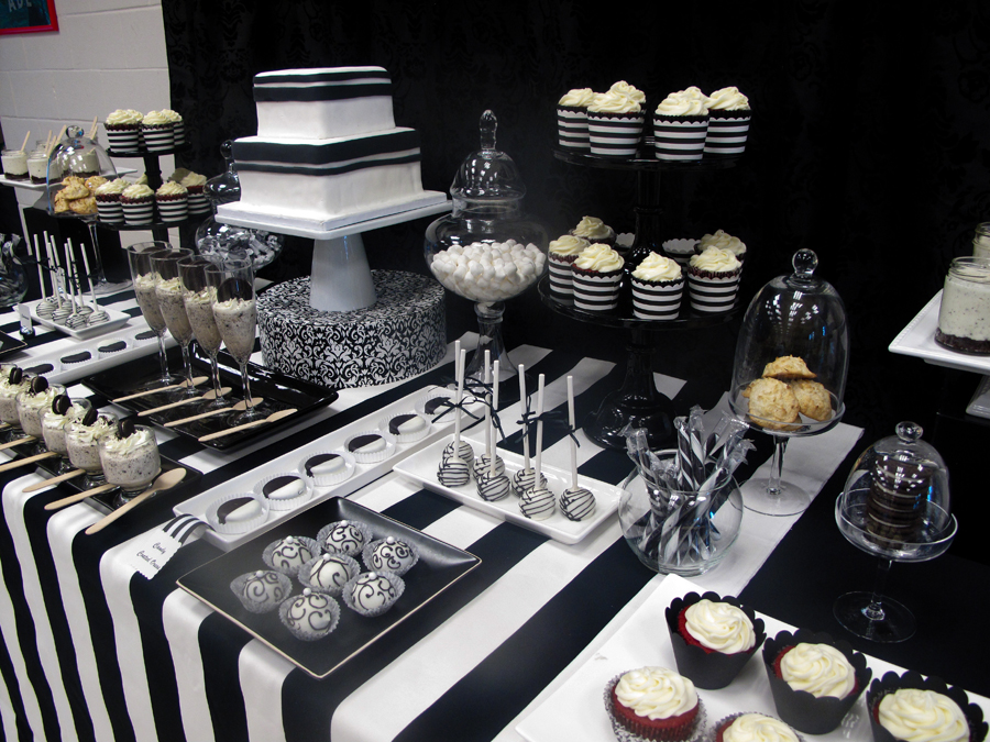 Black and White Dessert Table » mondeliceblog.com